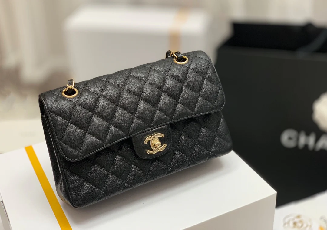 Сумка Chanel Sesame Pattern CF — черная с золотой фурнитурой — 23 см