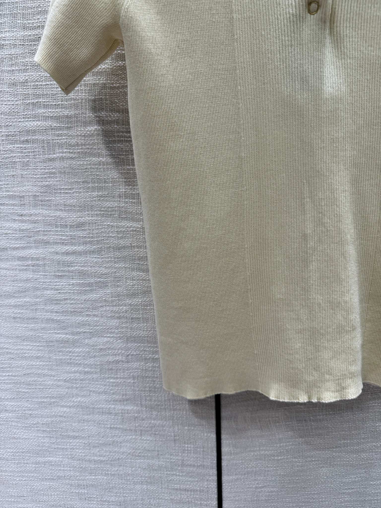 Fendi - 2403-24 Новая коллекция ?Ранняя весна?: минималистичная футболка-поло с коротким рукавом и воротником-поло - желтая