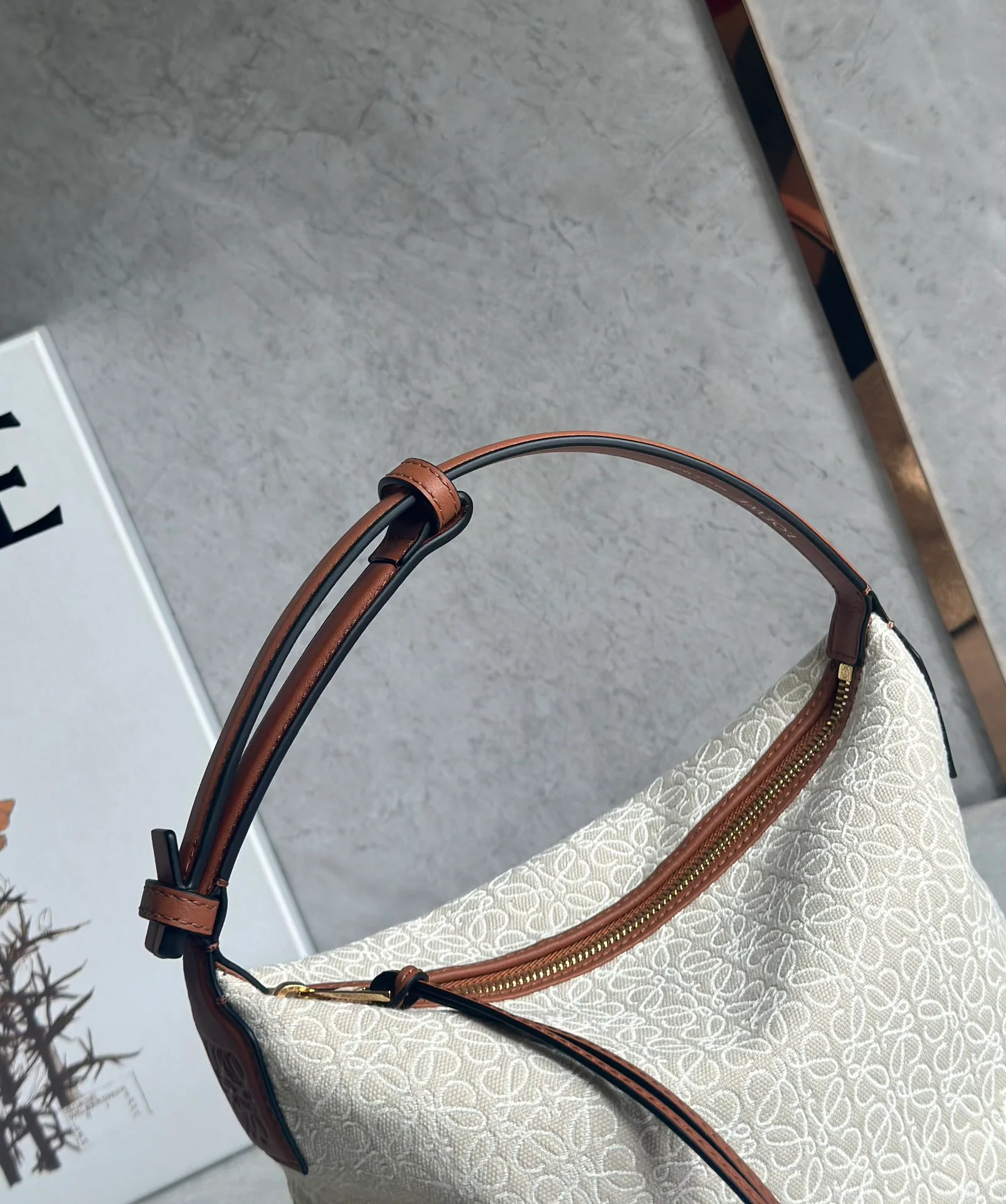 Сумка Loewe Cubi - жаккардовая телячья кожа - маленькая - белая