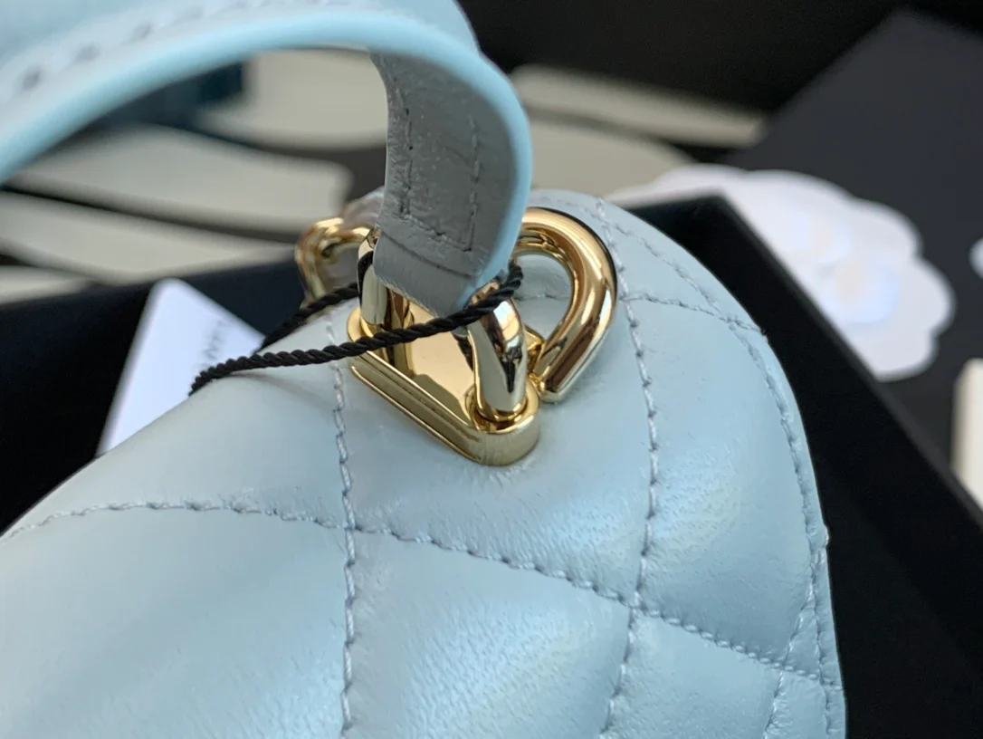 Мини-сумочка Chanel в виде коробки с ручкой - синяя