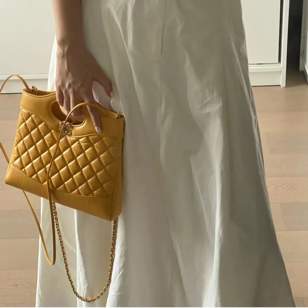 Коллекция Chanel Pre-Fall 2023 - сумка 31 - желтая - мини