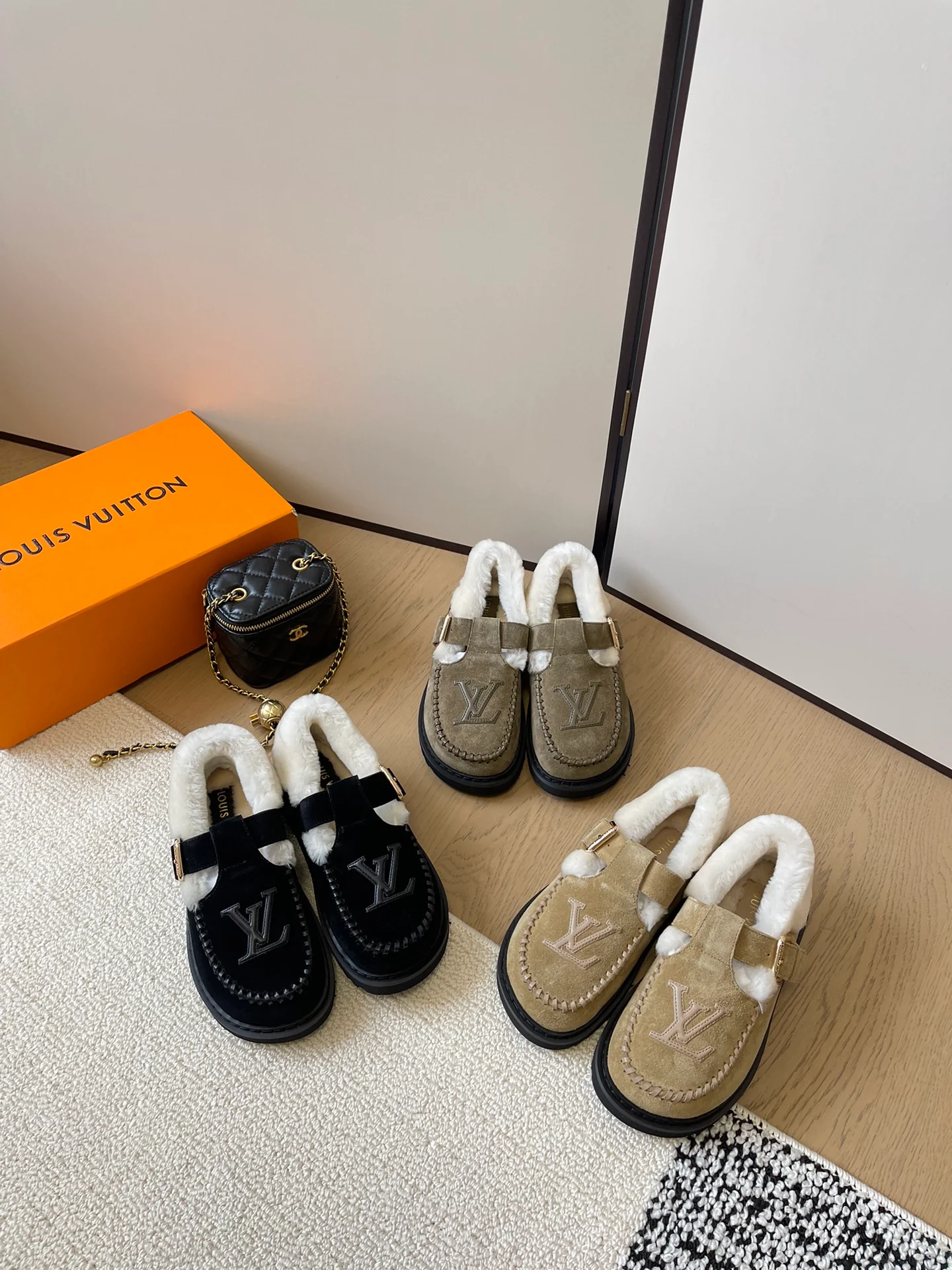 Плюшевые сандалии Birkenstock LV-2024 - Изображение из коллекции