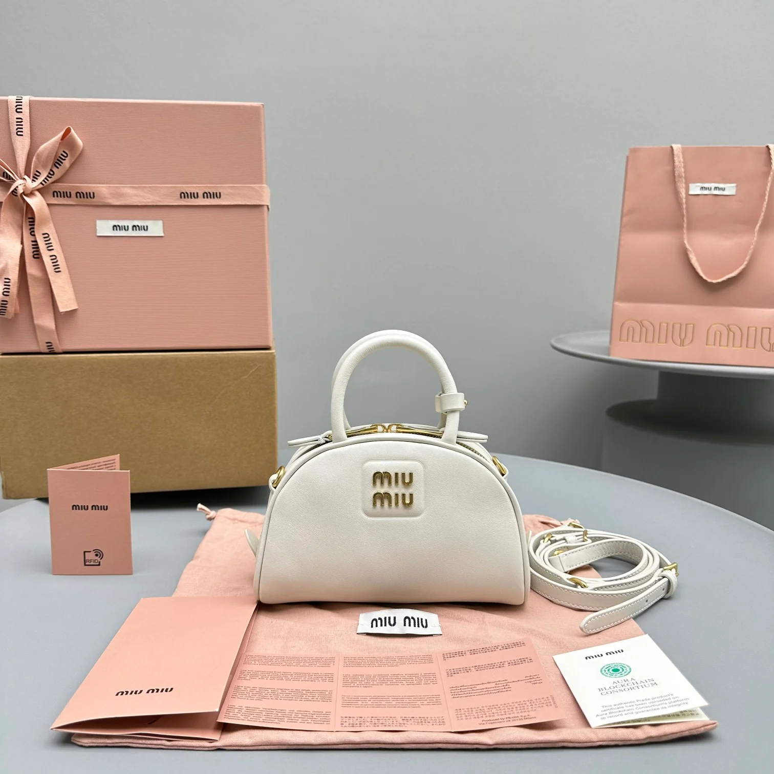 Сумка для боулинга Miu Miu - белая