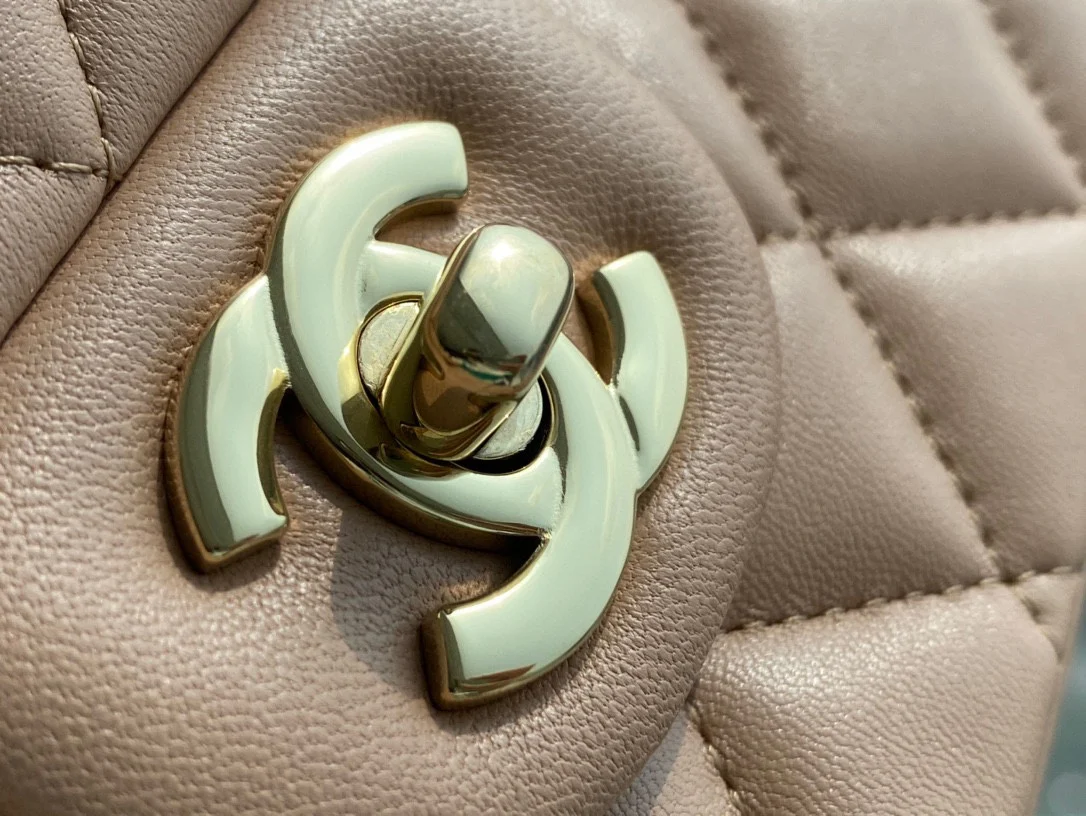 Часы Chanel CF Medium 25cm Milk Tea Apricot Lambskin with Light Gold Buckle CF25