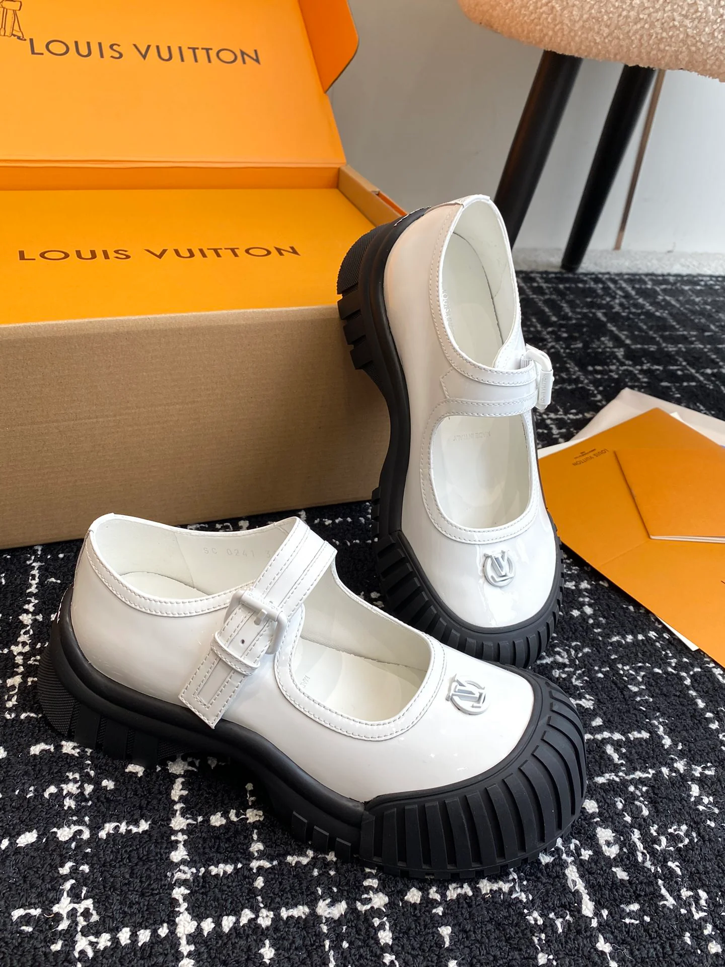 LV-2024 Туфли Мэри Джейн - Белые