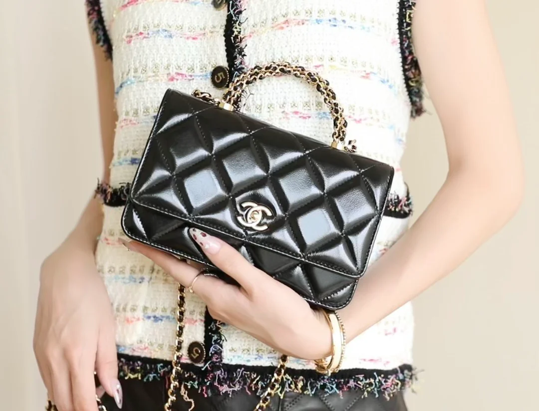 Сумка Chanel на цепочке с петлевой ручкой - WOC - Черная