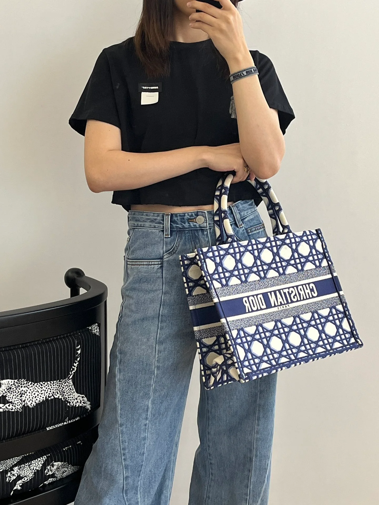 Новинка сезона весна/лето 2023 от Dior - Сумка-тоут - Сине-белый цветовой блок - Средний размер