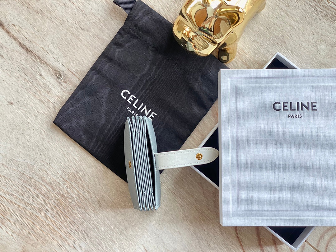 Celine 粒面牛皮风琴卡包