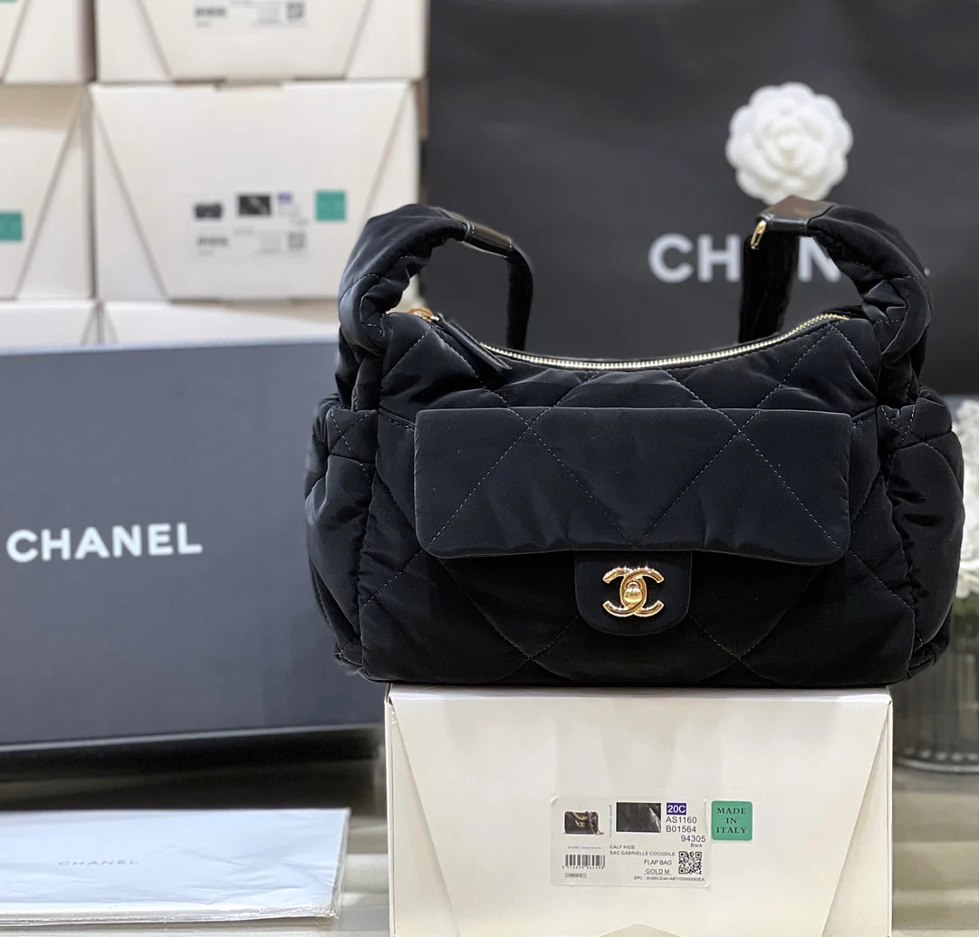Сумка для лыж Chanel 24n, маленькая, черная.