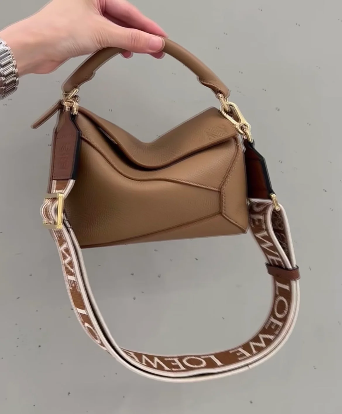 Миниатюрная кожаная сумка Loewe Puzzle Mini