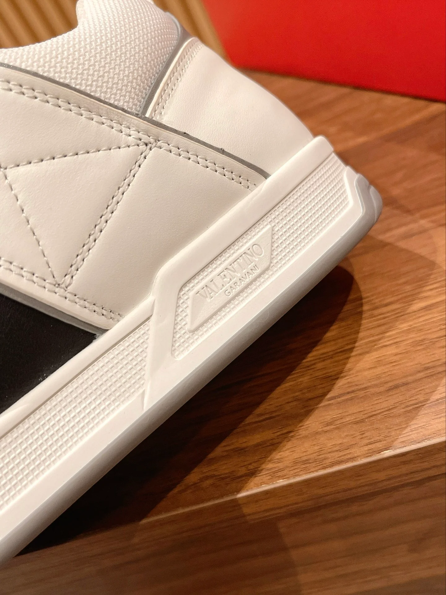 Скейтбордные кроссовки Valentino/обувь Puff - белые и черные