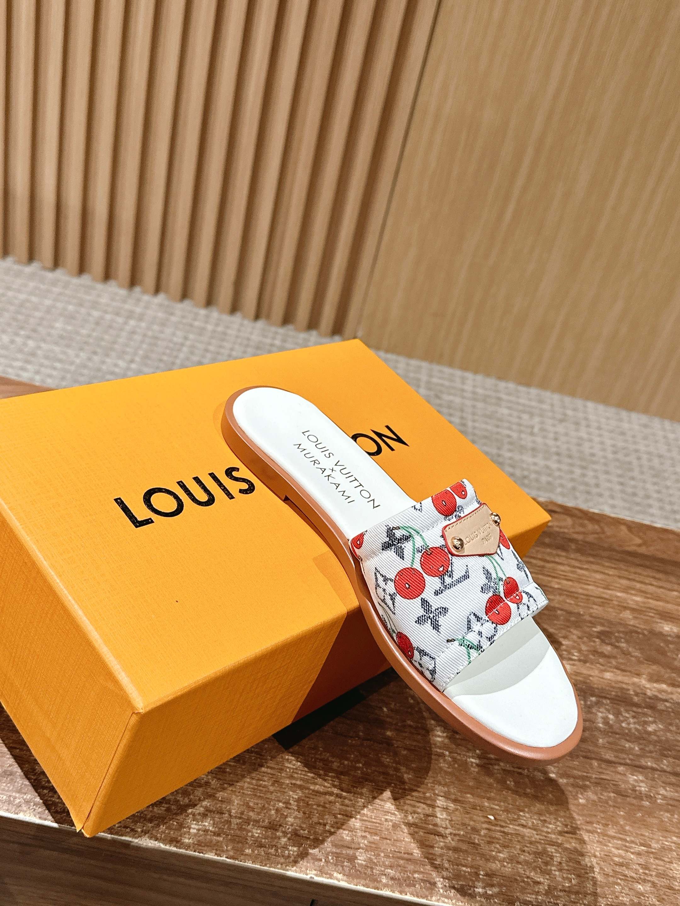 LV - Сандалии на плоской подошве из ретро-серии Такаши Мураками - Белые