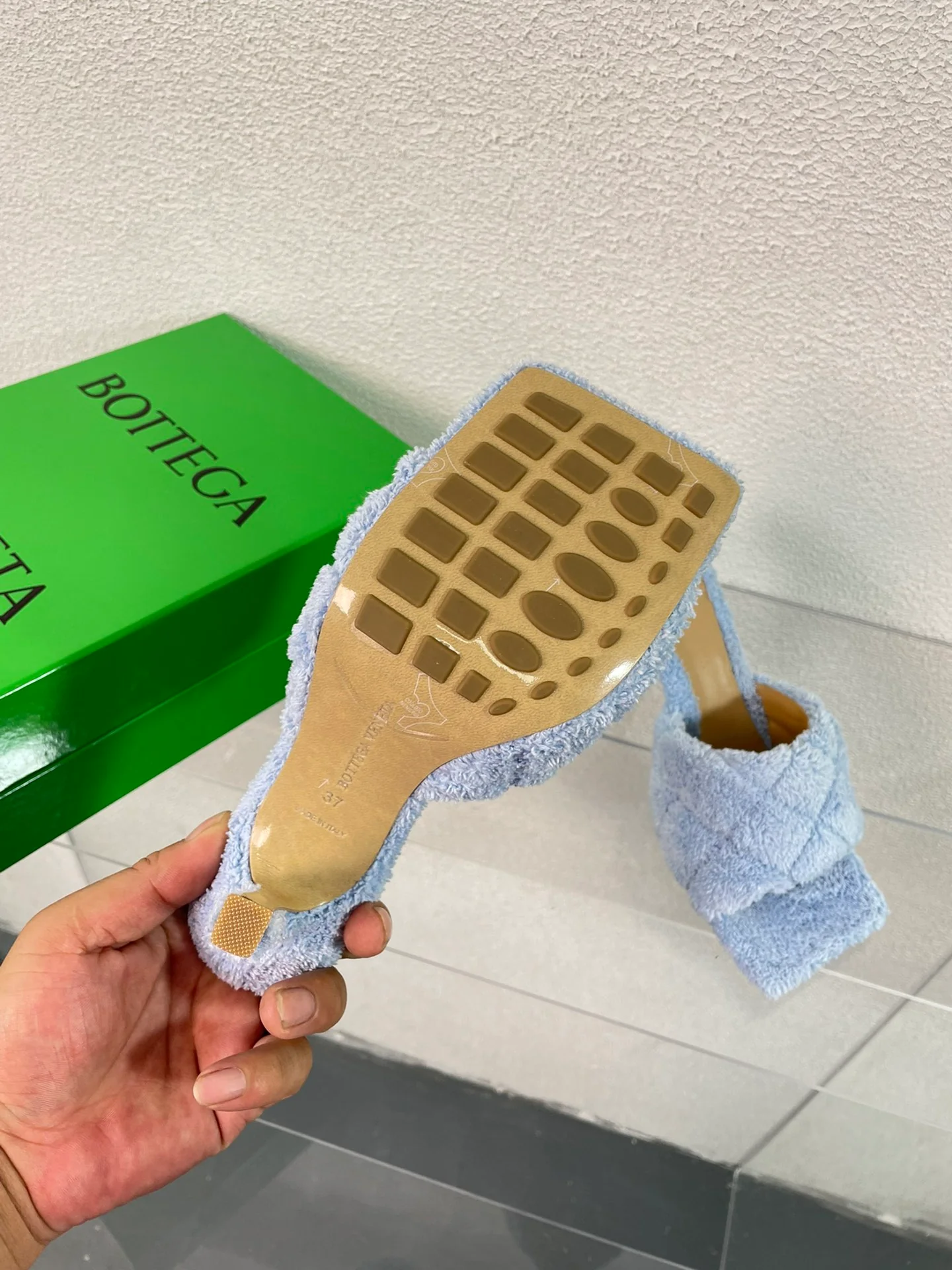 Новинка 2023 года от BV - Серия плюшевых тапочек - Тапочки на высоком каблуке - Светло-голубые