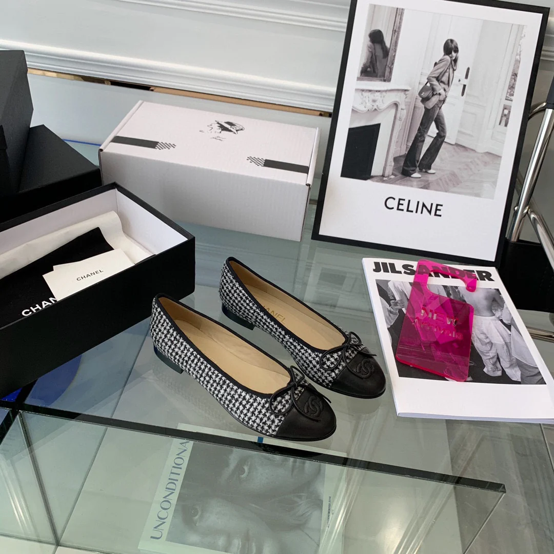 Классические балетки Chanel - черные в клетку