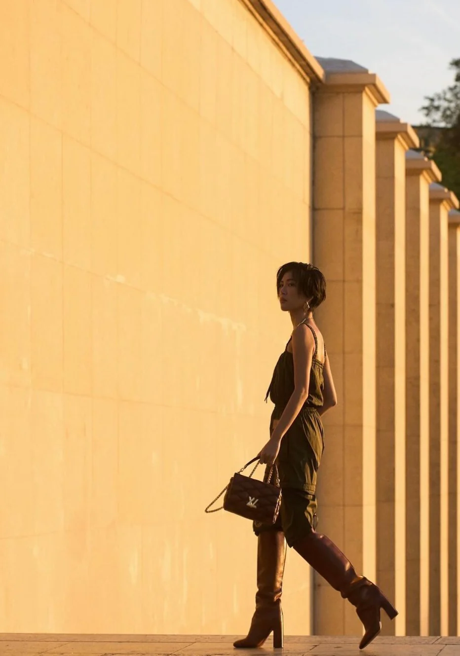 m25107-LV-Кварцевая сумка с тисненым узором и цепочкой, средне-темно-коричневая