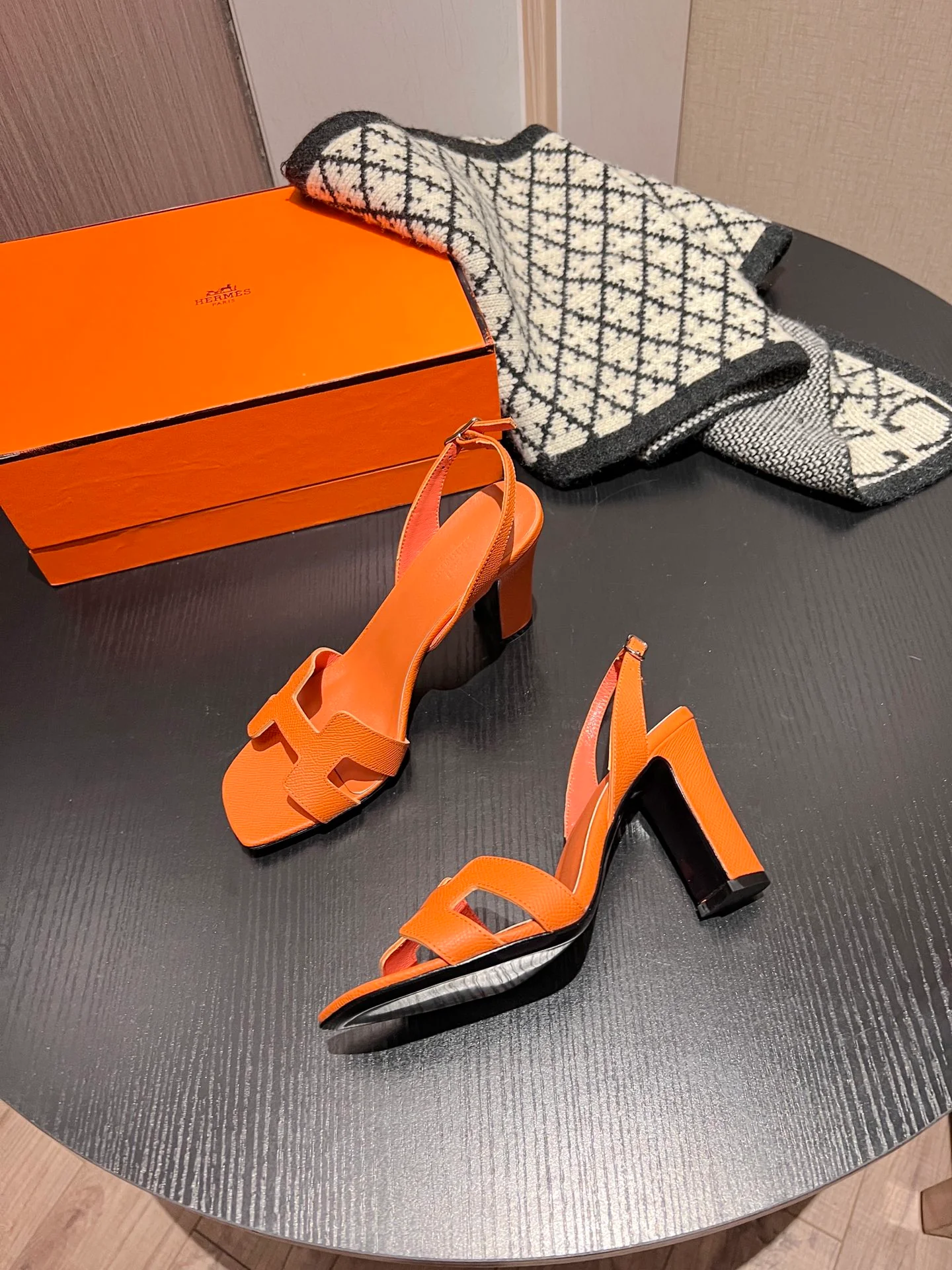 Босоножки на высоком каблуке Hermes - оранжевые