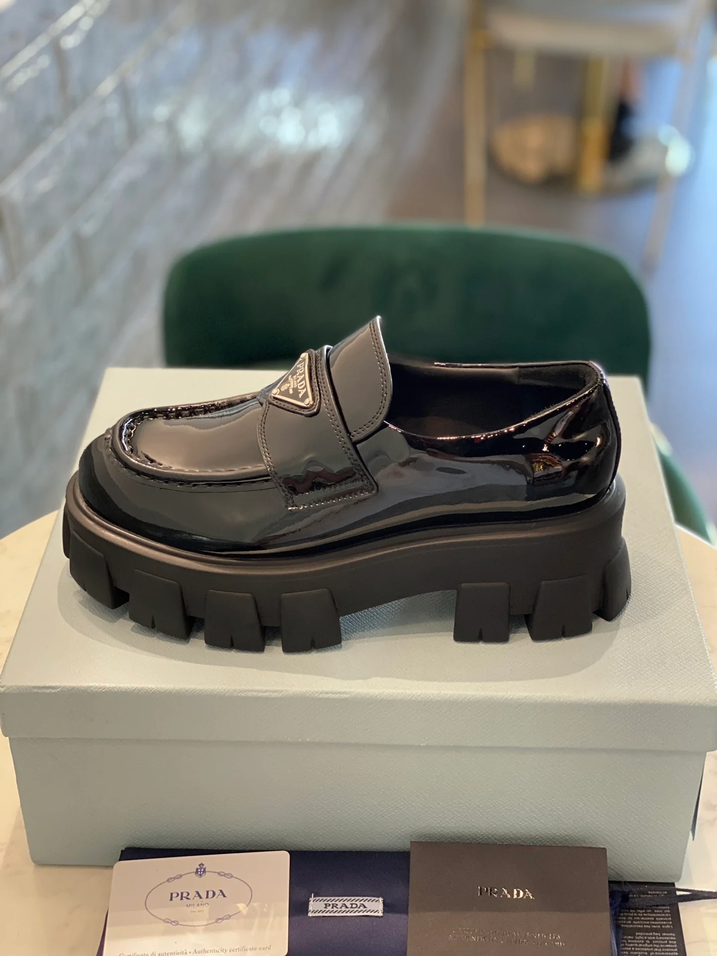 Новая коллекция обуви на платформе от Prada - обувь в афро-стиле.