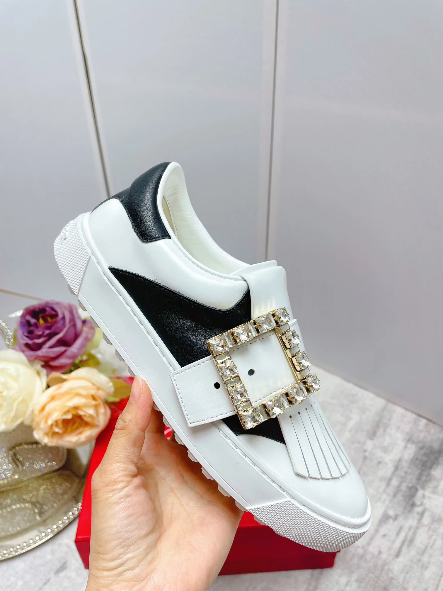 Кроссовки RV Shoes - Новинка весны/лета 2023 - Кроссовки с пряжкой и кисточкой из страз - Белые