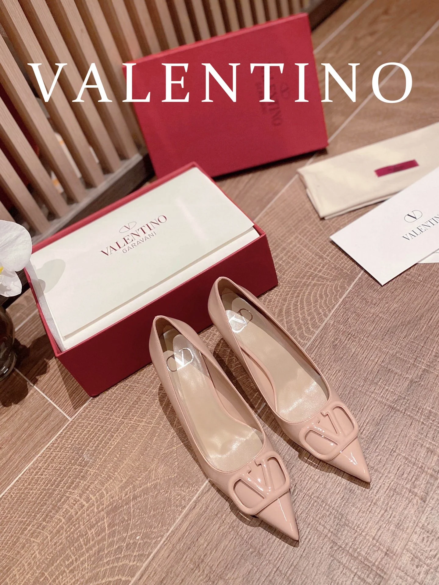 Valentino - Абрикосовые туфли на высоком каблуке с острым носком