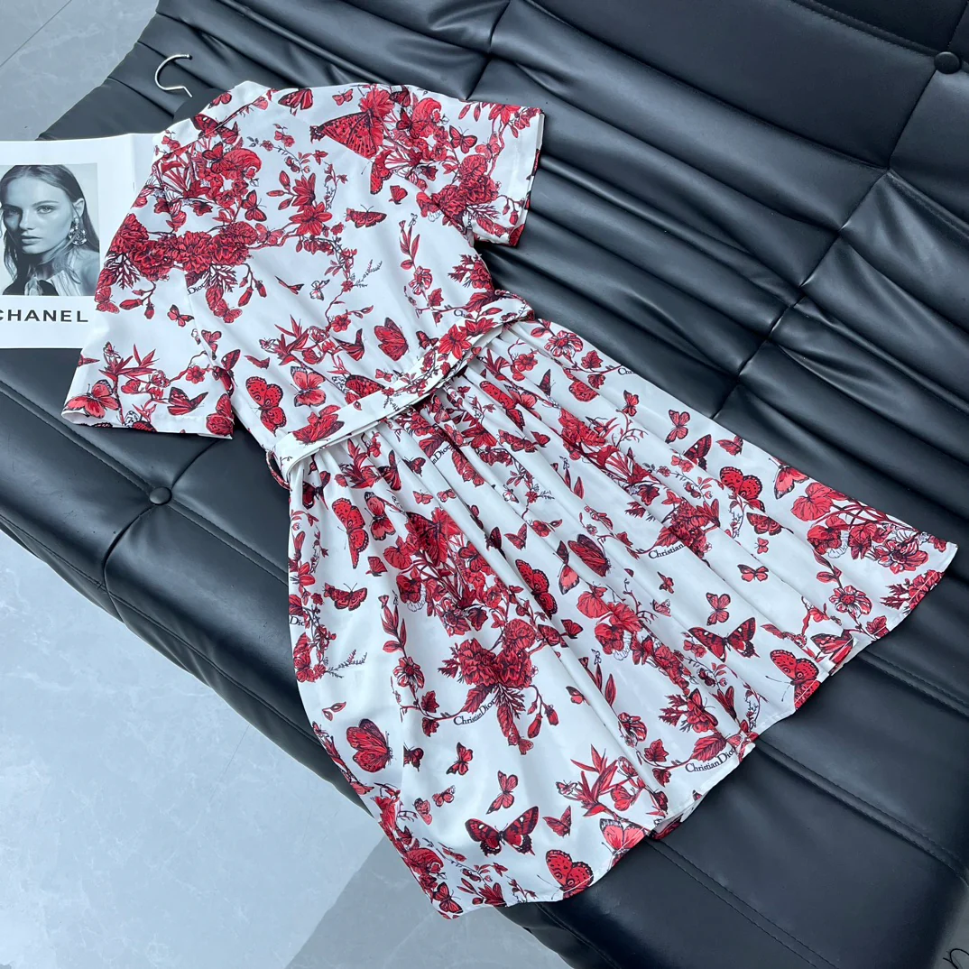 Dior - Новинка - Платье с цветочным принтом и поясом в виде бабочек (24 марта 2024 г.)