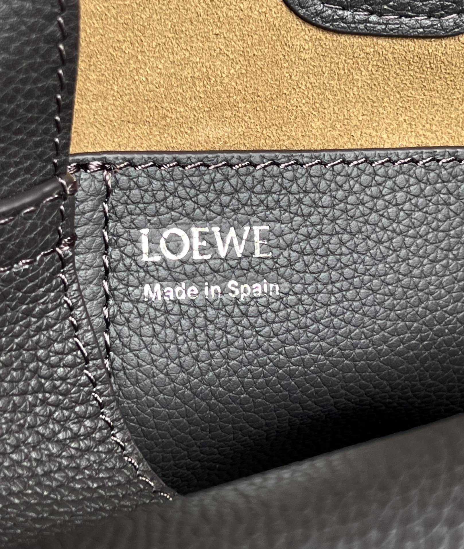 Сумка-ведро Loewe Pebble Bucket Mini Bucket Bag - матово-черная