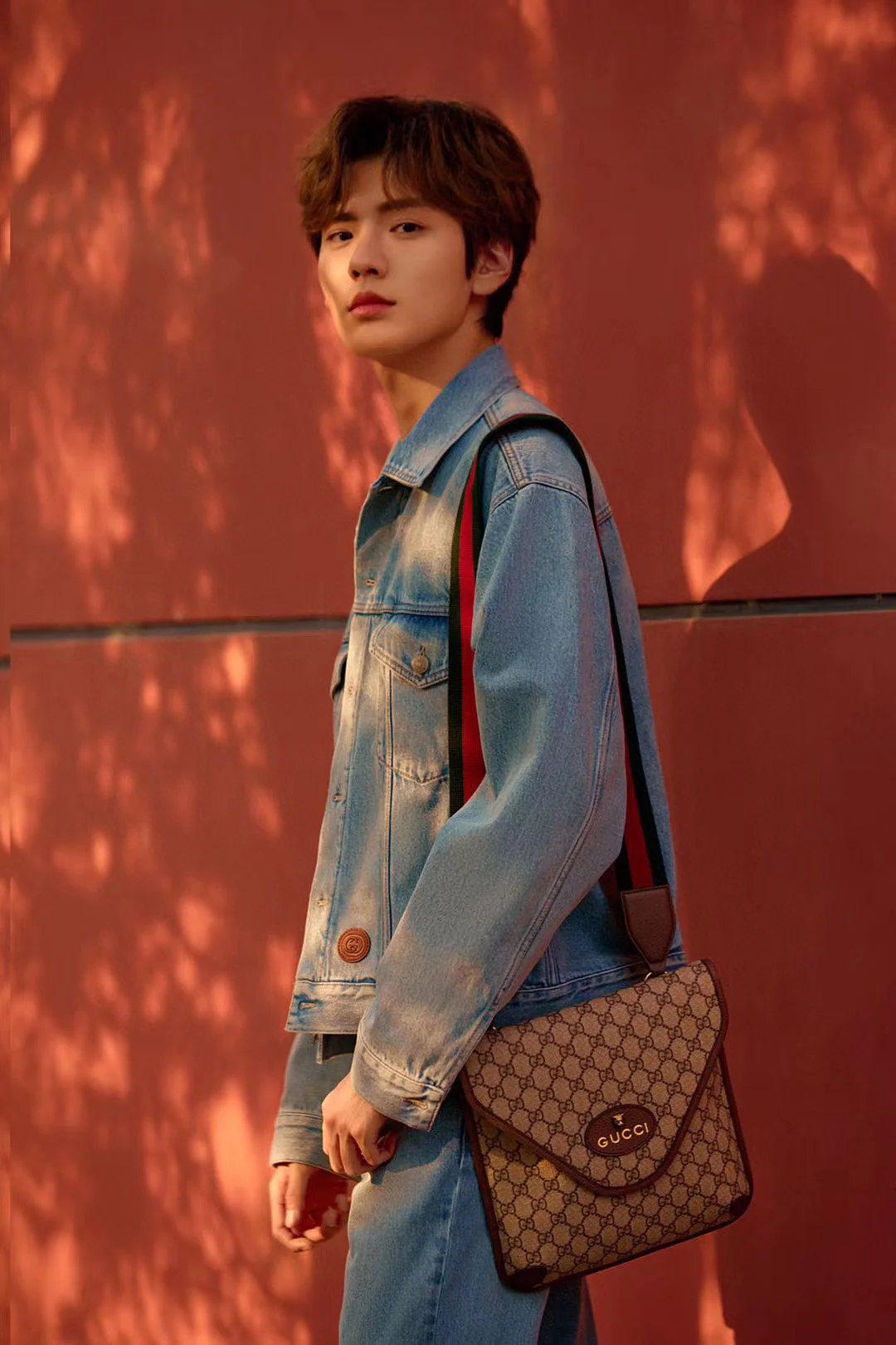 Gucci-老花斜背包