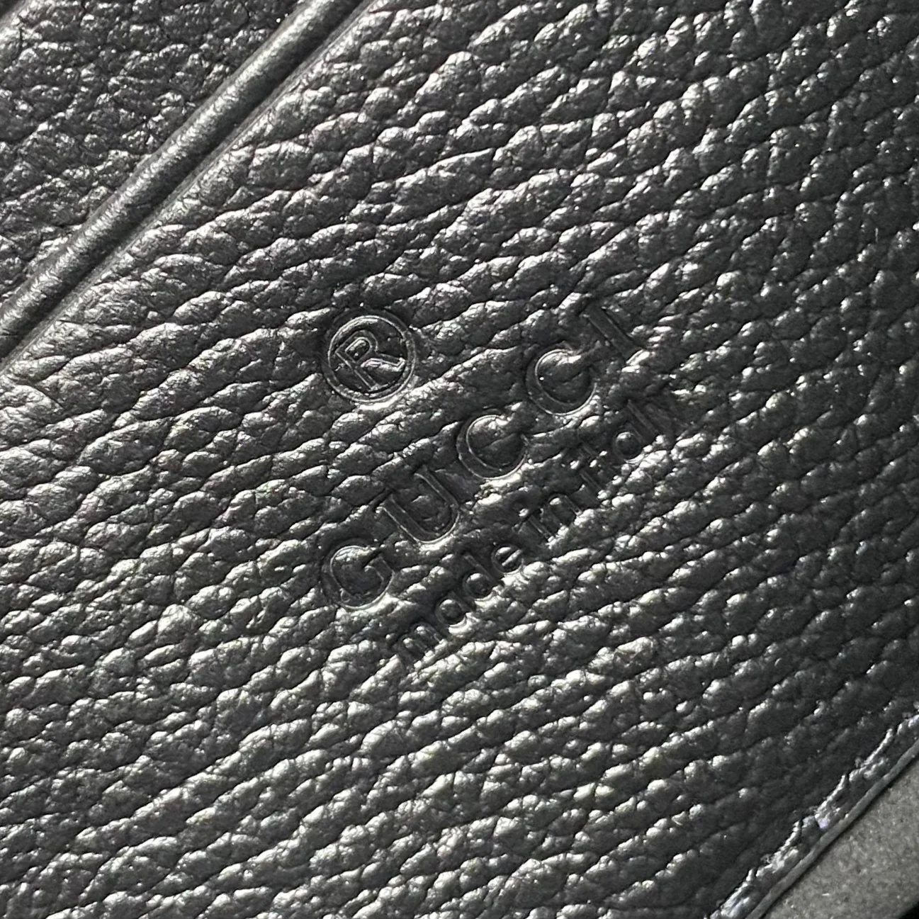 Сумка Gucci на цепочке через плечо - черная