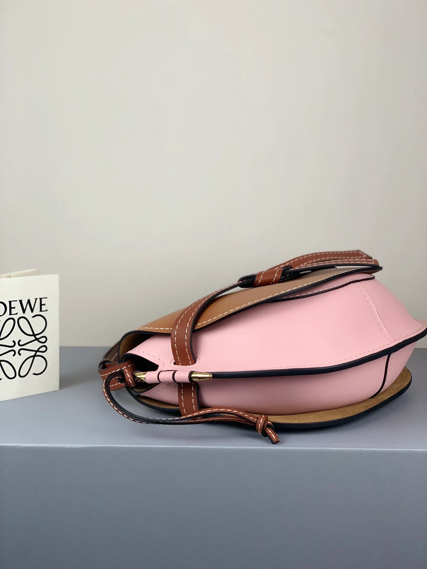 Loewe-gate-small-20x19x11-5-cm