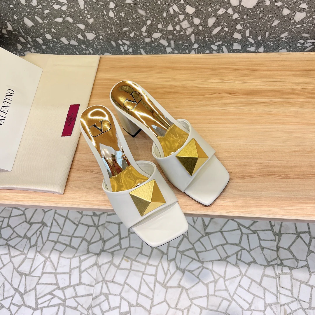 Туфли Valentino с открытым носком на массивном каблуке