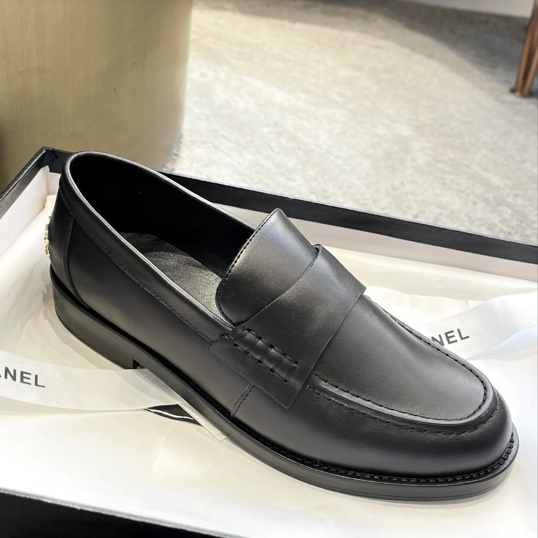 Новинка сезона весна/лето 2023 от Chanel — лоферы из серии Goddess.