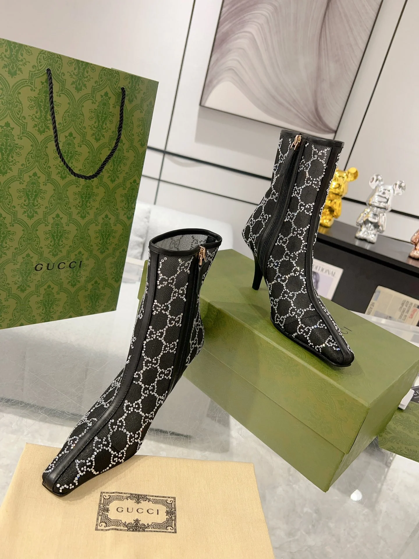 Gucci - Ботильоны на шпильке с сетчатыми вставками и стразами - Черные