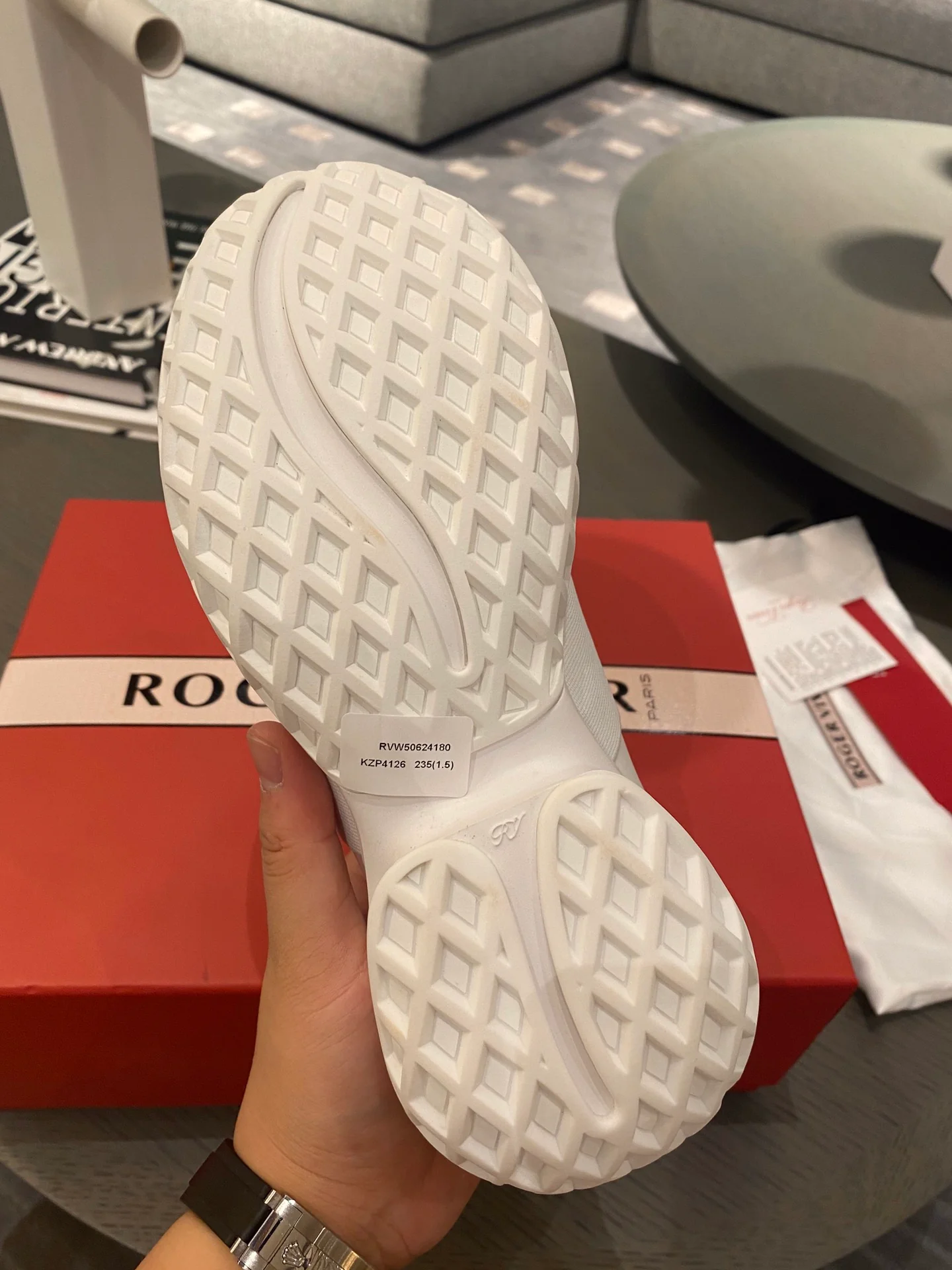 Кроссовки с пряжками - белые