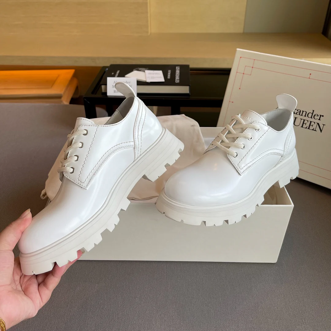 Белые лоферы на платформе McQueen