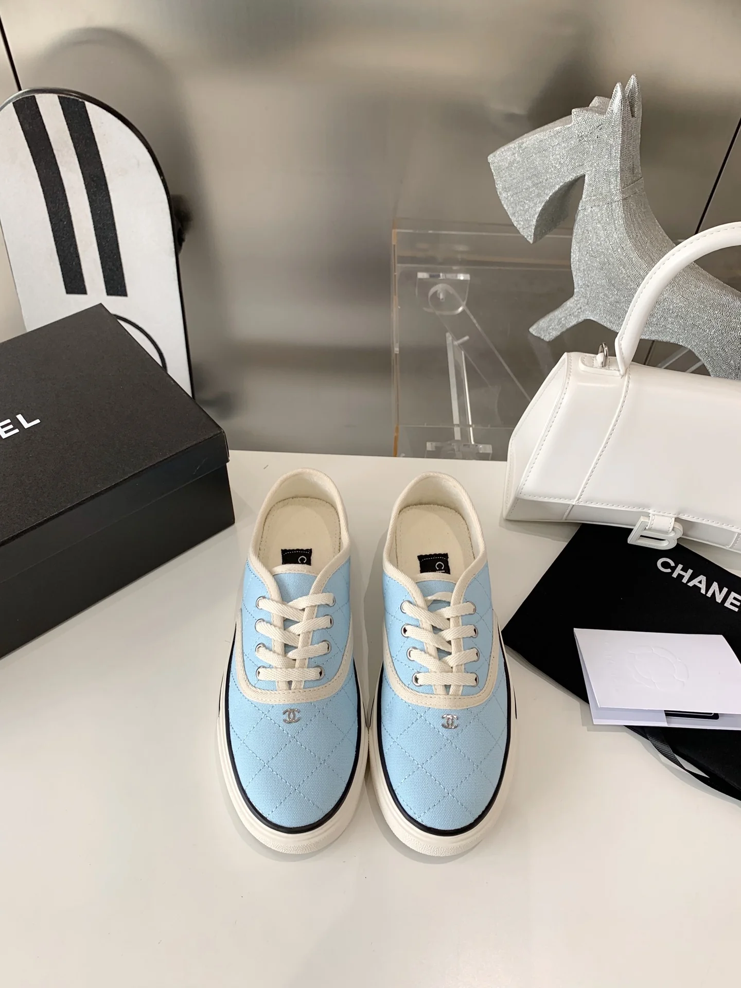 Chanel - Новая версия стеганых белых кроссовок - Размеры 35-41