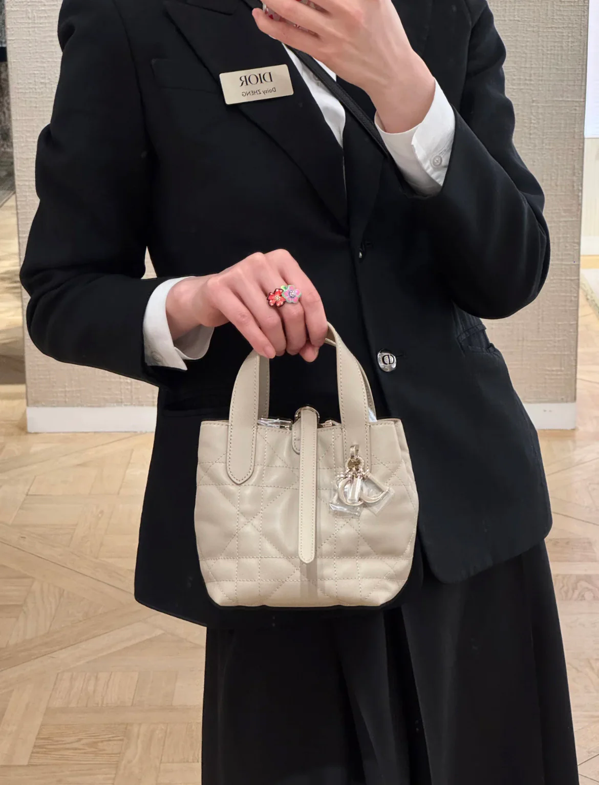 Вертикальная мини-мини Dior Toujours абрикосового цвета