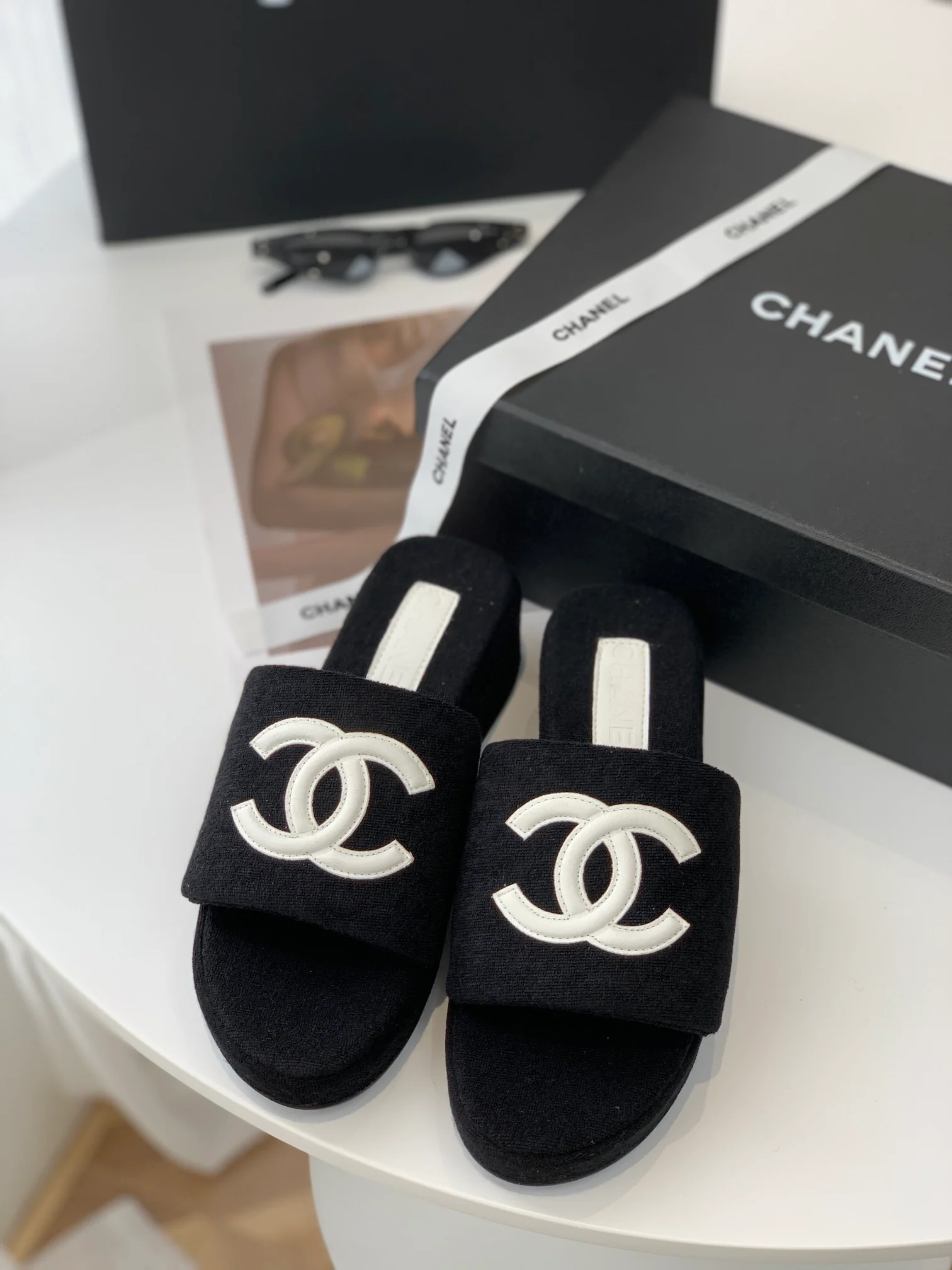 Новые модели домашних тапочек Chanel из махровой ткани, коллекция осень/зима - размеры 35-41.