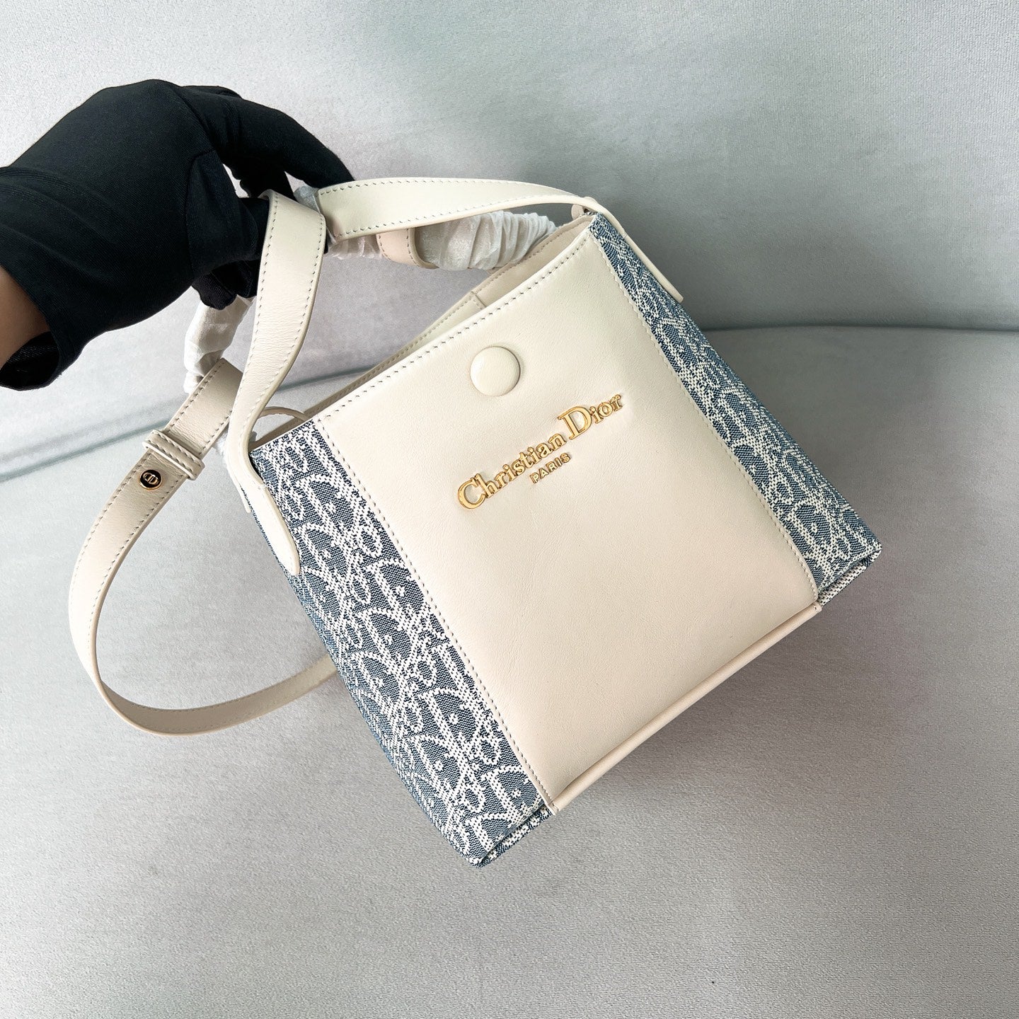 Фирменная сумка-ведро Dior, маленький размер, цвет морской соли.
