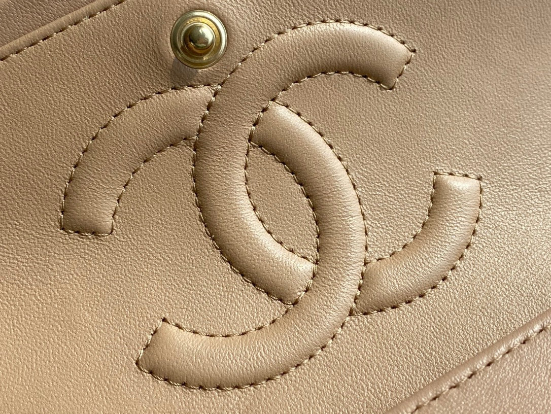 Часы Chanel CF Medium 25cm Milk Tea Apricot Lambskin with Light Gold Buckle CF25
