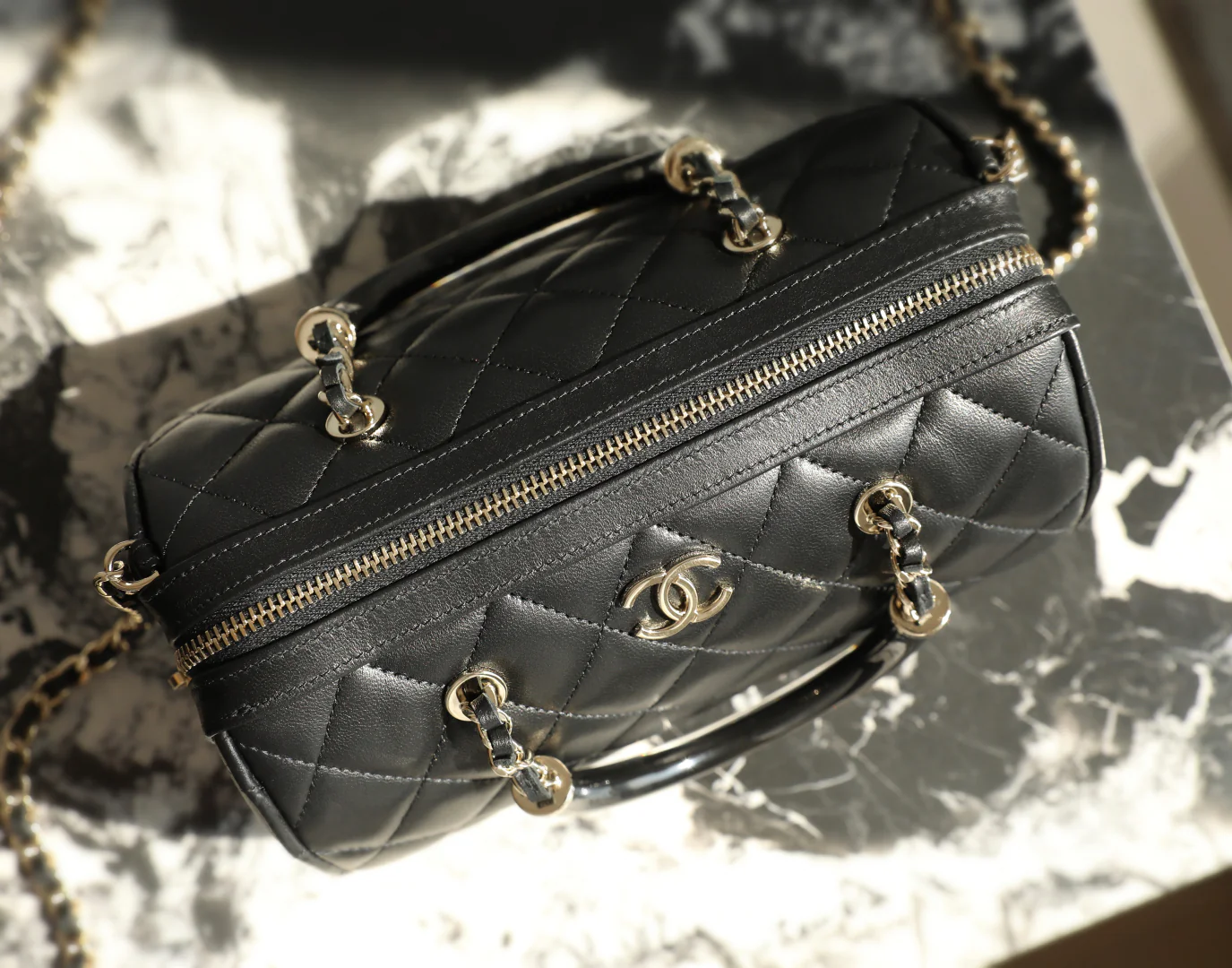 Ручка эмалированная Chanel 25 пенсов???