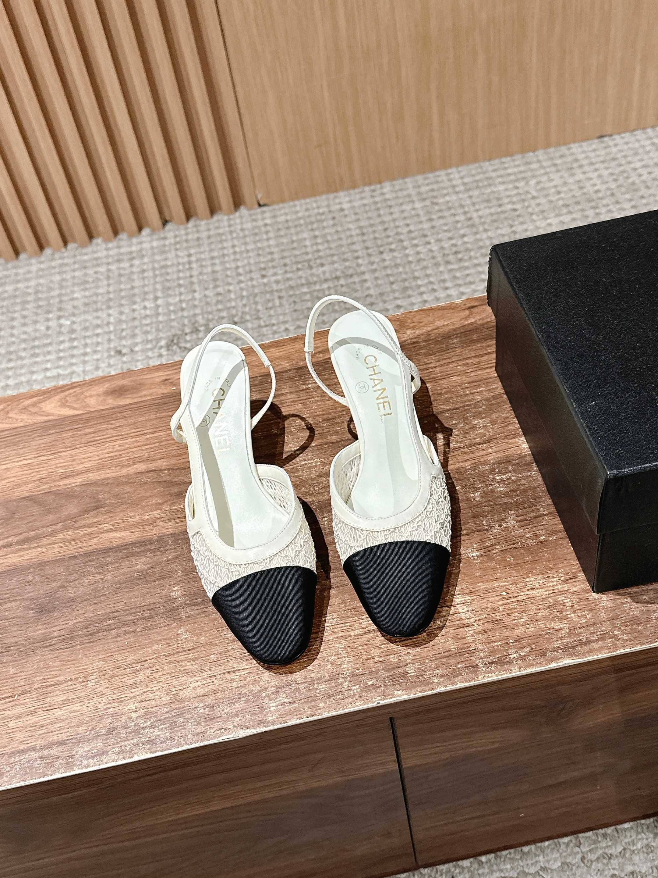 Chanel - Кружево и отделка из шаньдунского шелка - Туфли на массивном каблуке - Бежевый