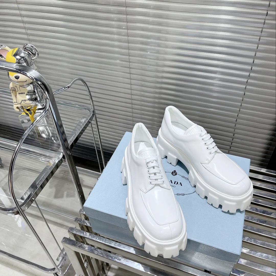 Кожаные туфли Prada на платформе со шнуровкой - 1
