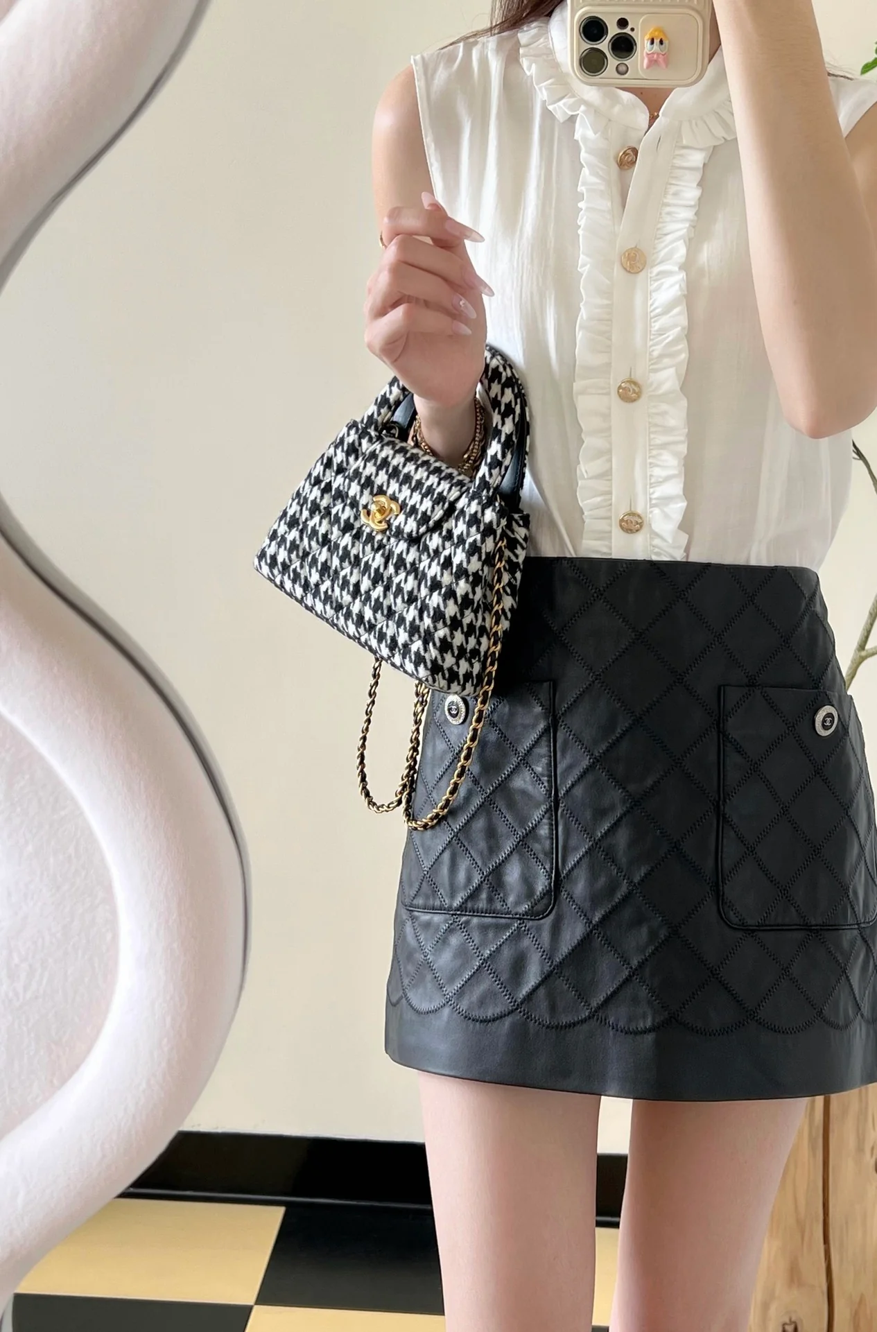 Сумка Chanel Kelly на цепочке с узором ?гусиная лапка?.