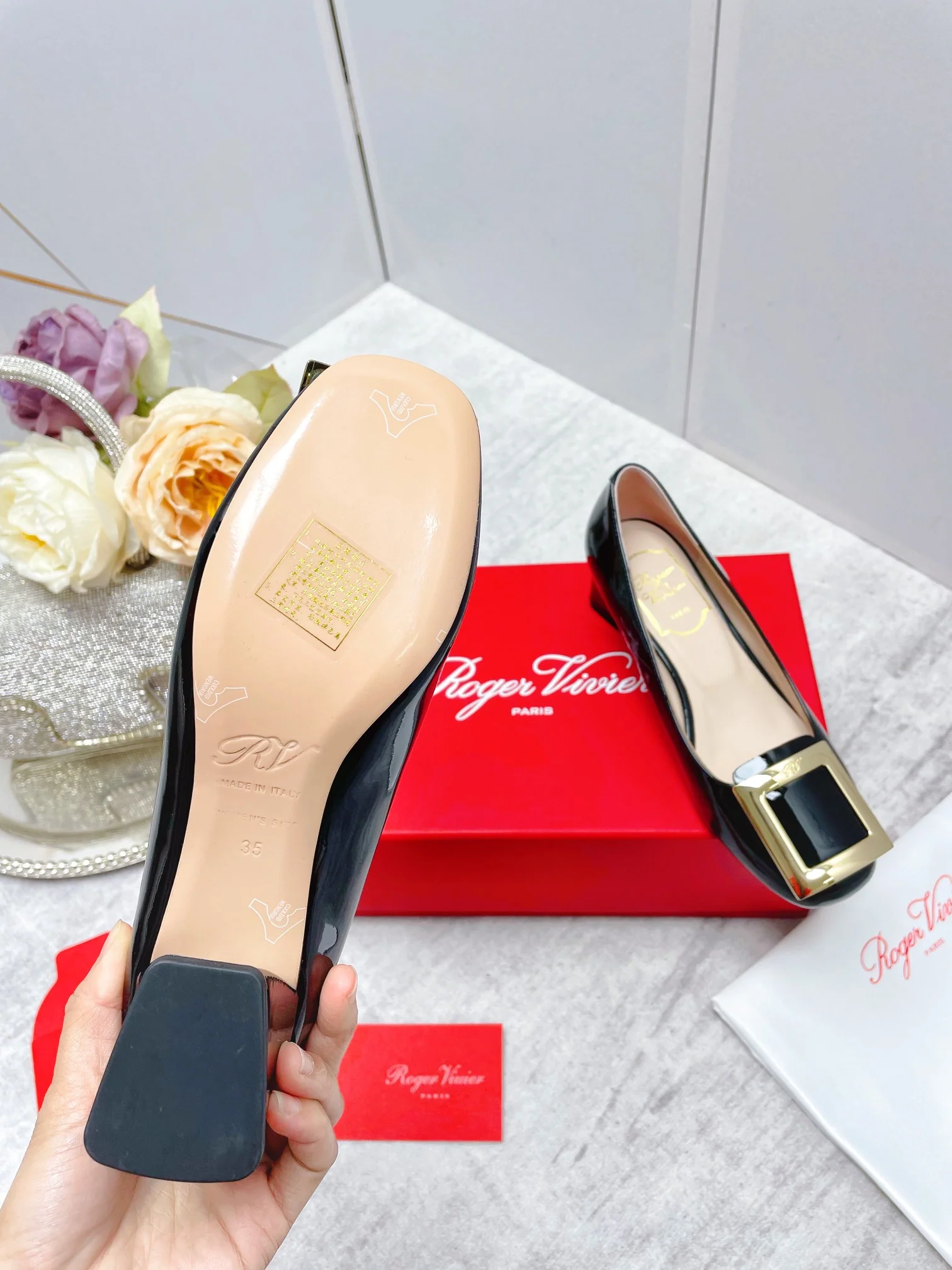 Обувь RV Shoes - Новинка ранней весны 2023 года - Лакированные туфли на низком каблуке с металлической пряжкой