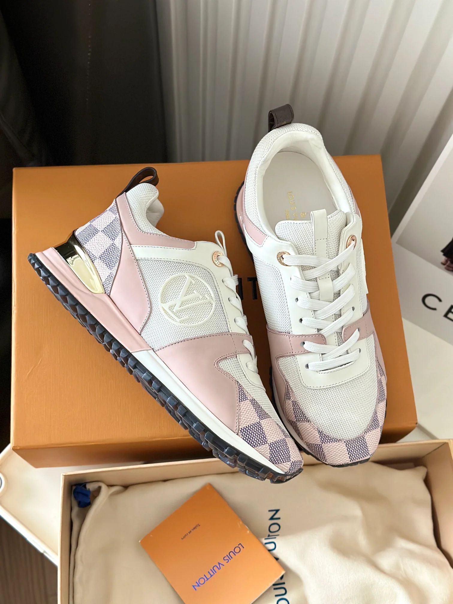 Кроссовки LV Runaway - розовый в клетку