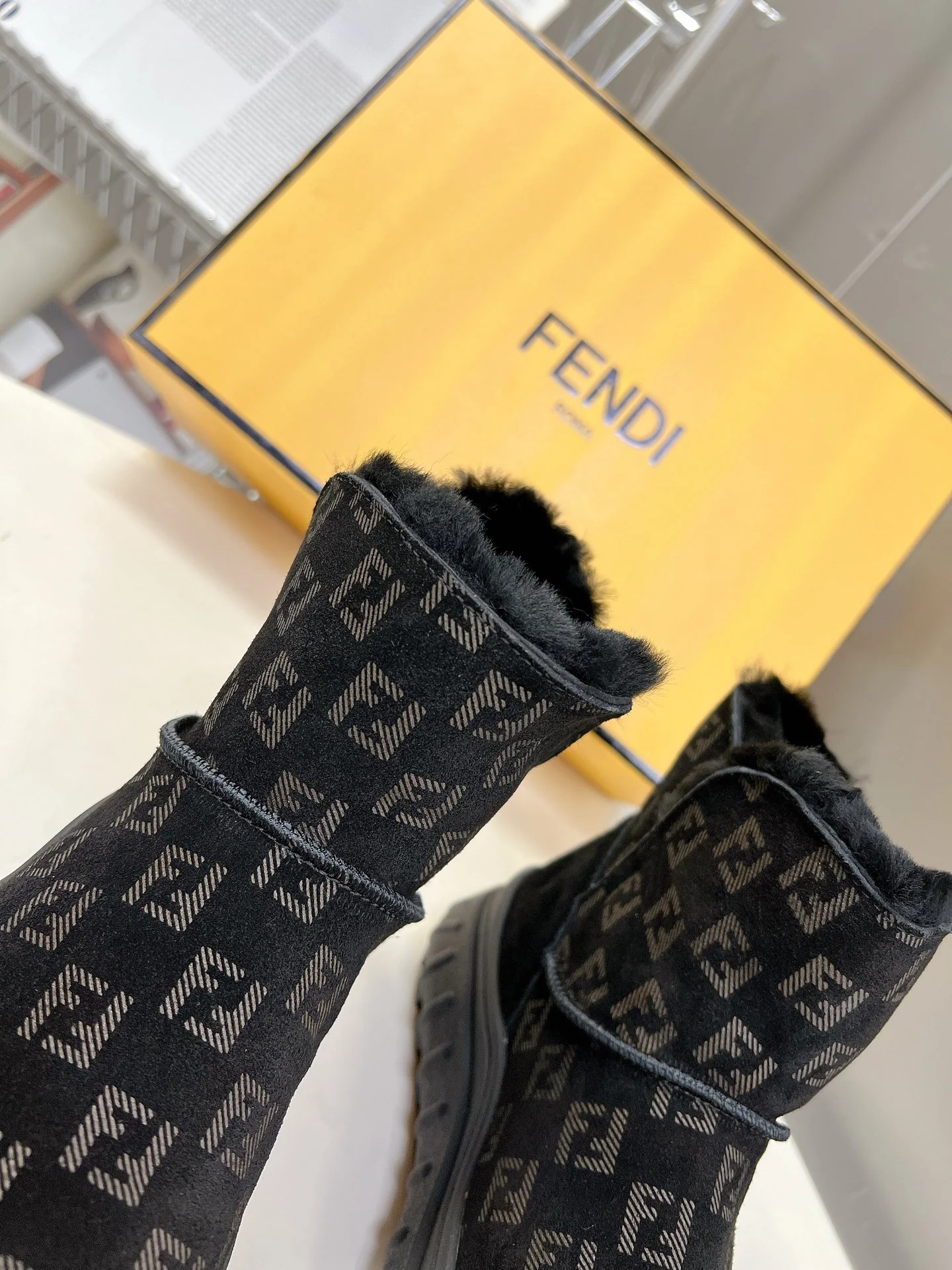 Ботильоны Fendi 22ss с принтом в виде букв по всей поверхности - черные