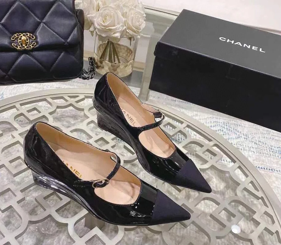 Новинка 2023 года от Chanel - Туфли на танкетке - Черные