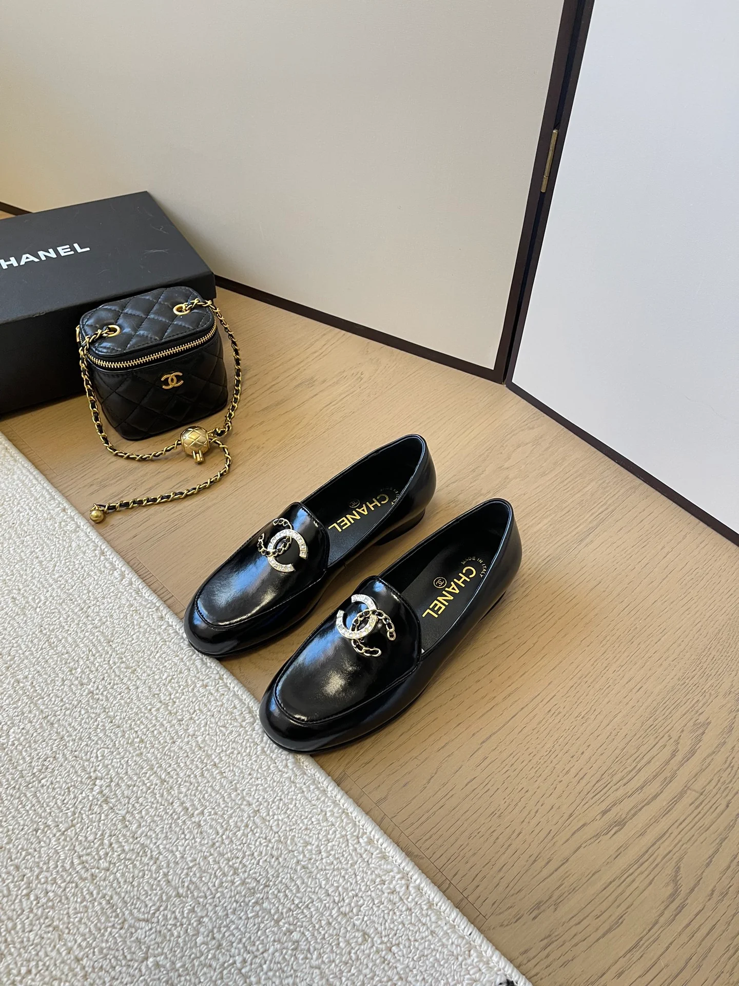 Кожаные лоферы Chanel 2024 - черные