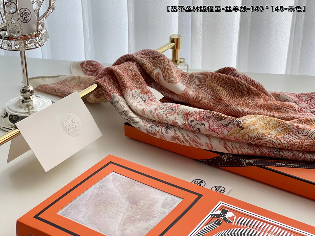 Шарф Hermes Tropical Jungle из шелка и кашемира (140 г) - 1 шт.