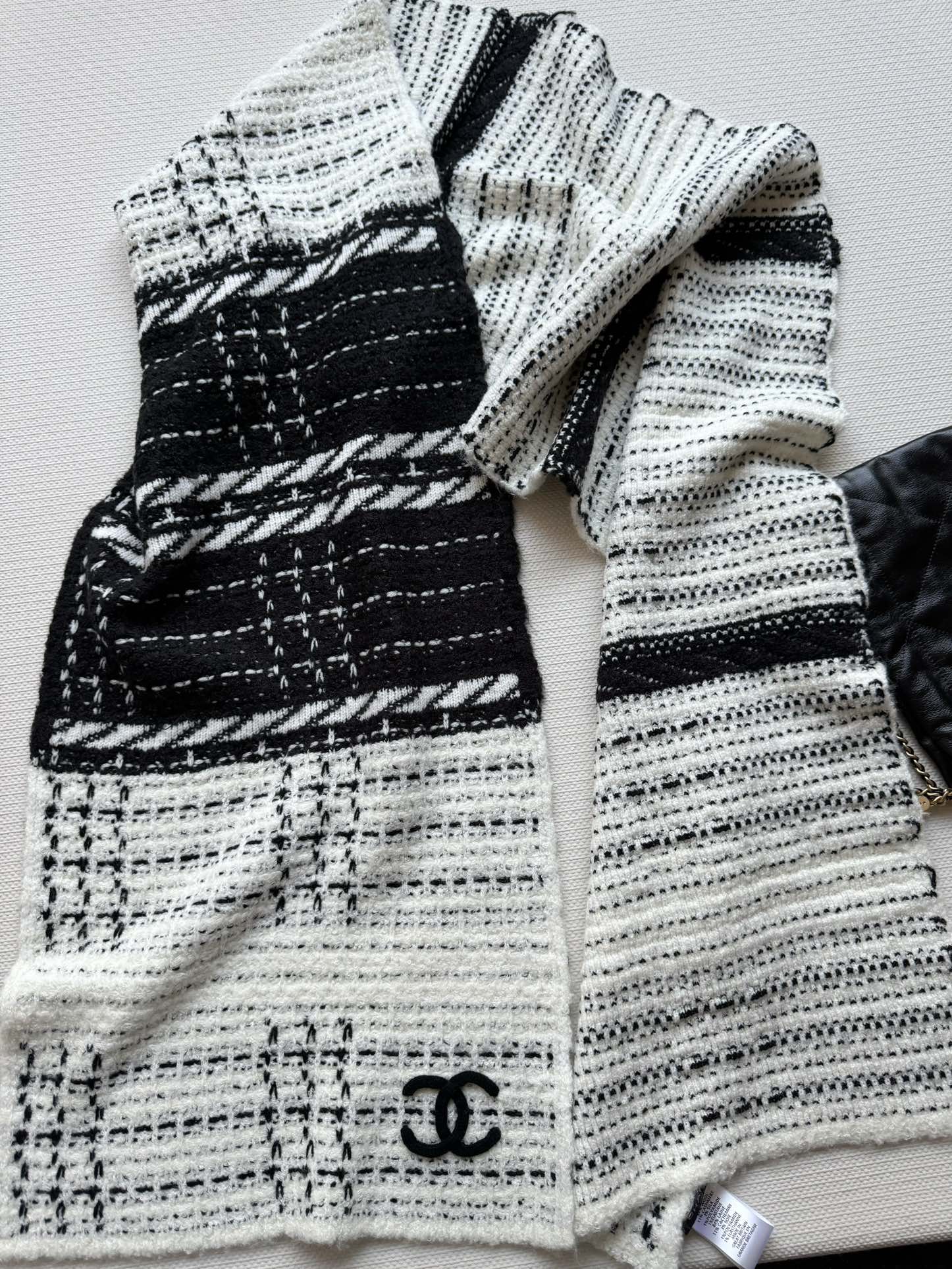 Вязаный полосатый шарф Chanel 2024 — белый