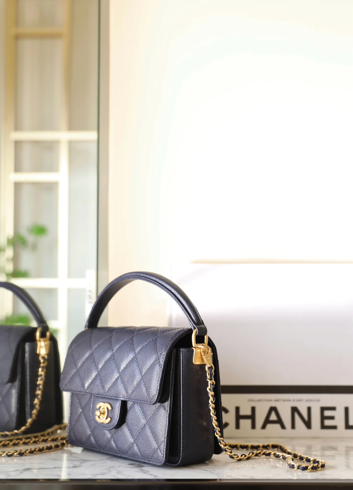 Сумка Chanel Medium Handle Flap Bag - синяя